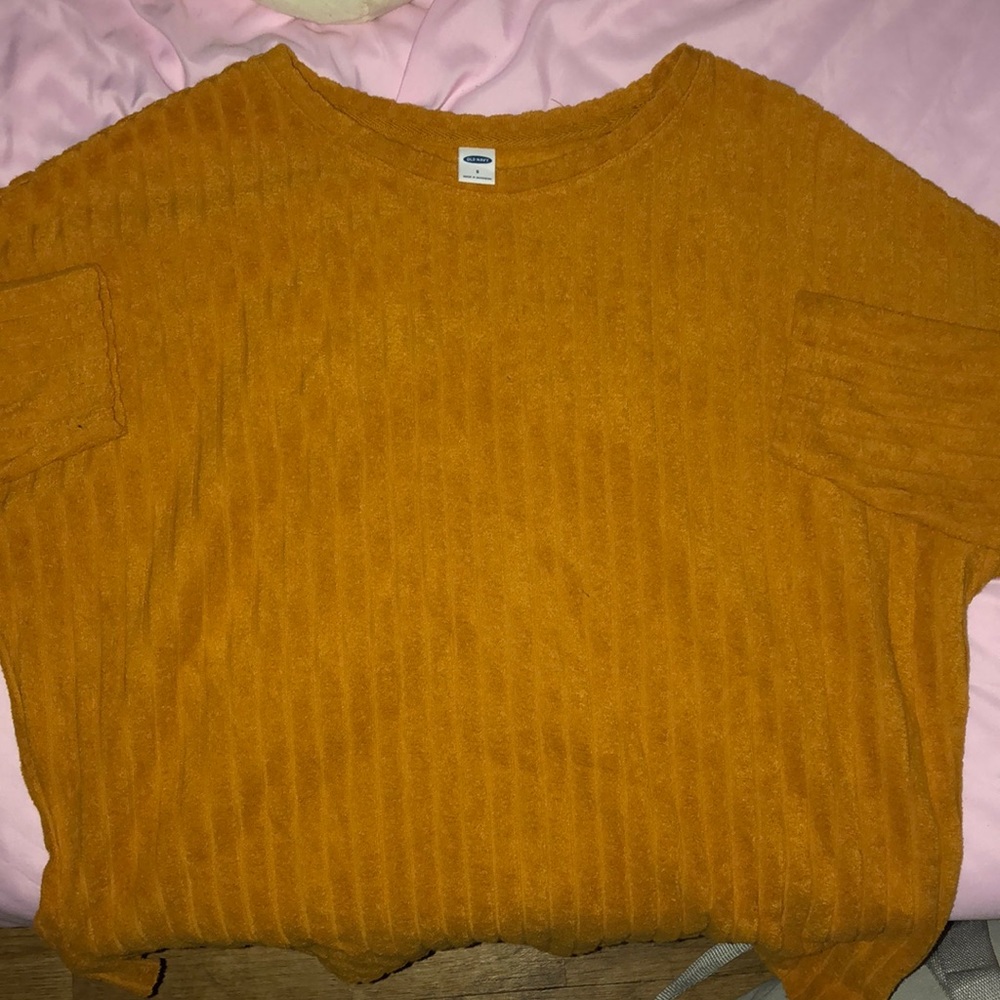 Size small but is on the bigger side. Old Navy sweater, 3/4 sleeve.